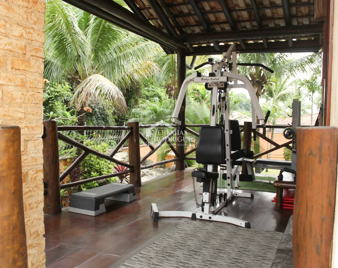 Casa para venda e locação com 5 dormitórios no Condomínio Taubaté Village em Taubaté/SP.