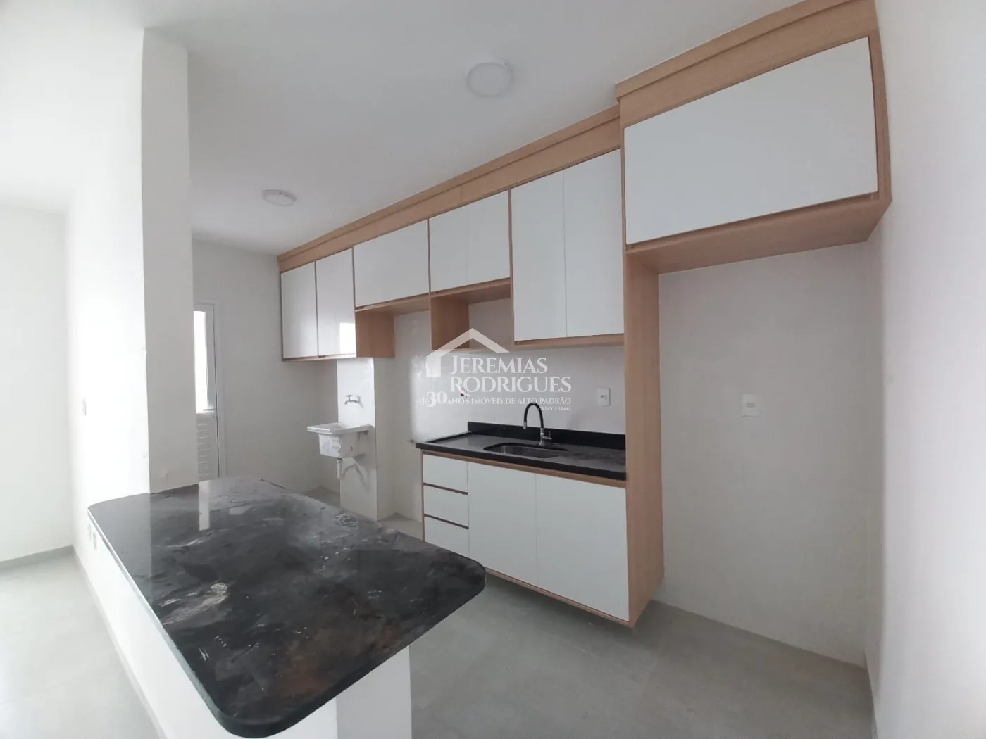 Apartamentos para venda e locação com 2 ou 3 dormitórios, 82 m² no Edifício Santiago em Pindamonhangaba/SP.