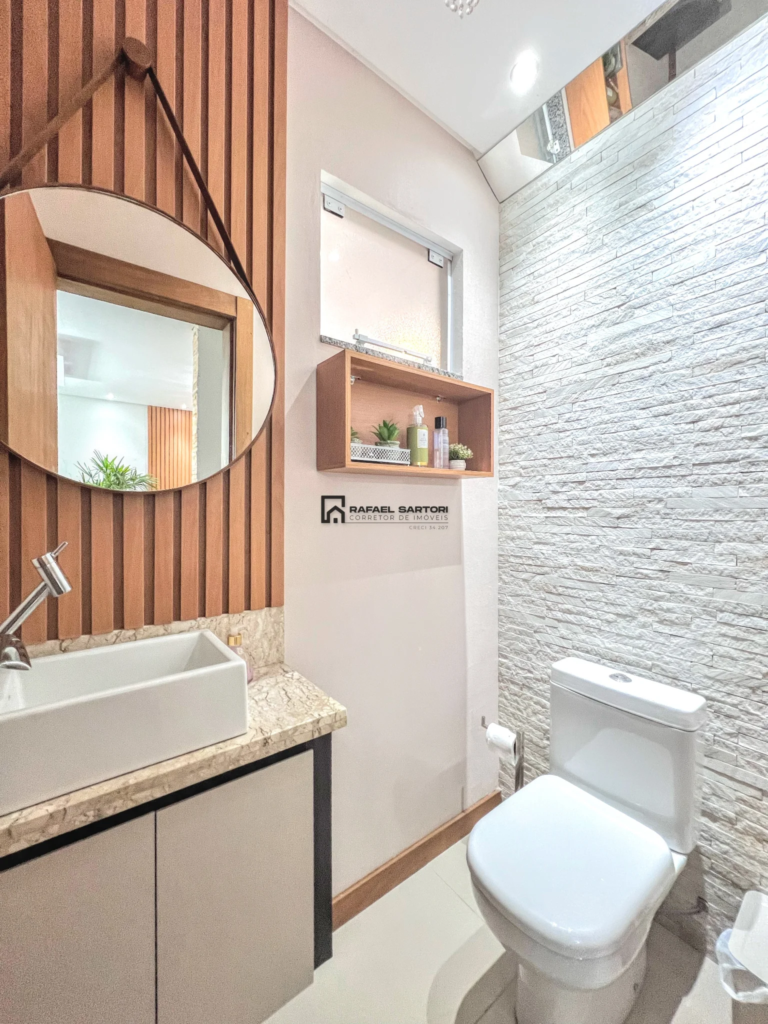 CASA COM 04 SUITES NO AMIZADE
