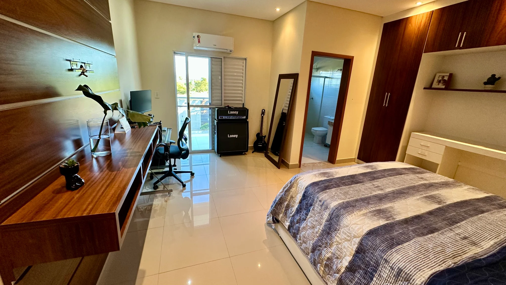 Casa para venda e locação no Condomínio Reserva dos Lagos em Pindamonhangaba/SP. 