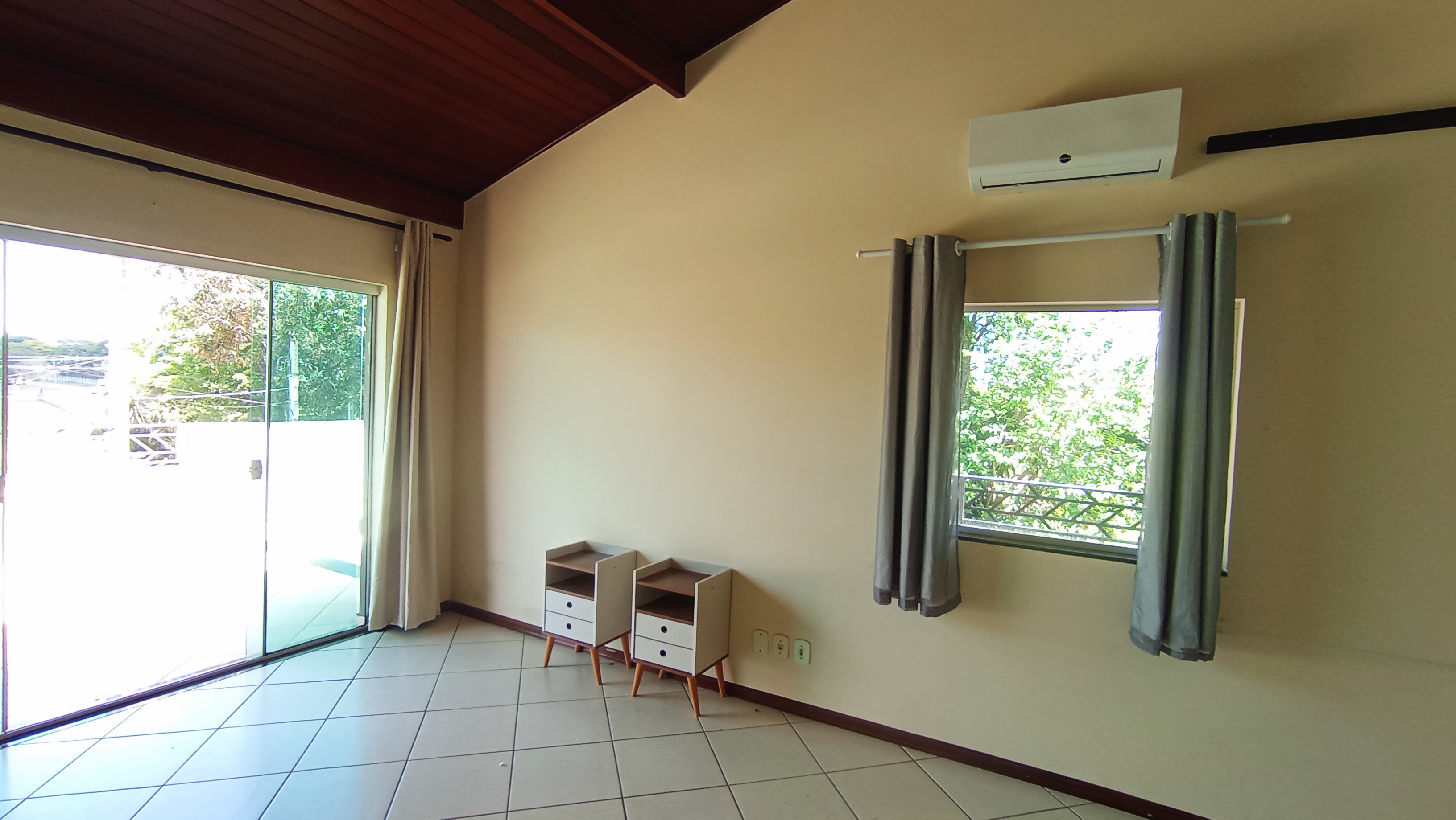 Casa para venda e locação com 3 dormitórios no Condomínio Vale dos Príncipes em Taubaté/SP.