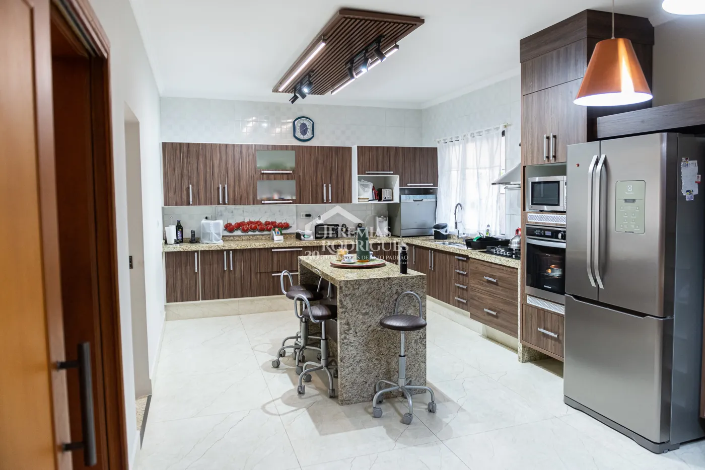 Casa à venda no Condomínio Colonial Village I em Pindamonhangaba/SP