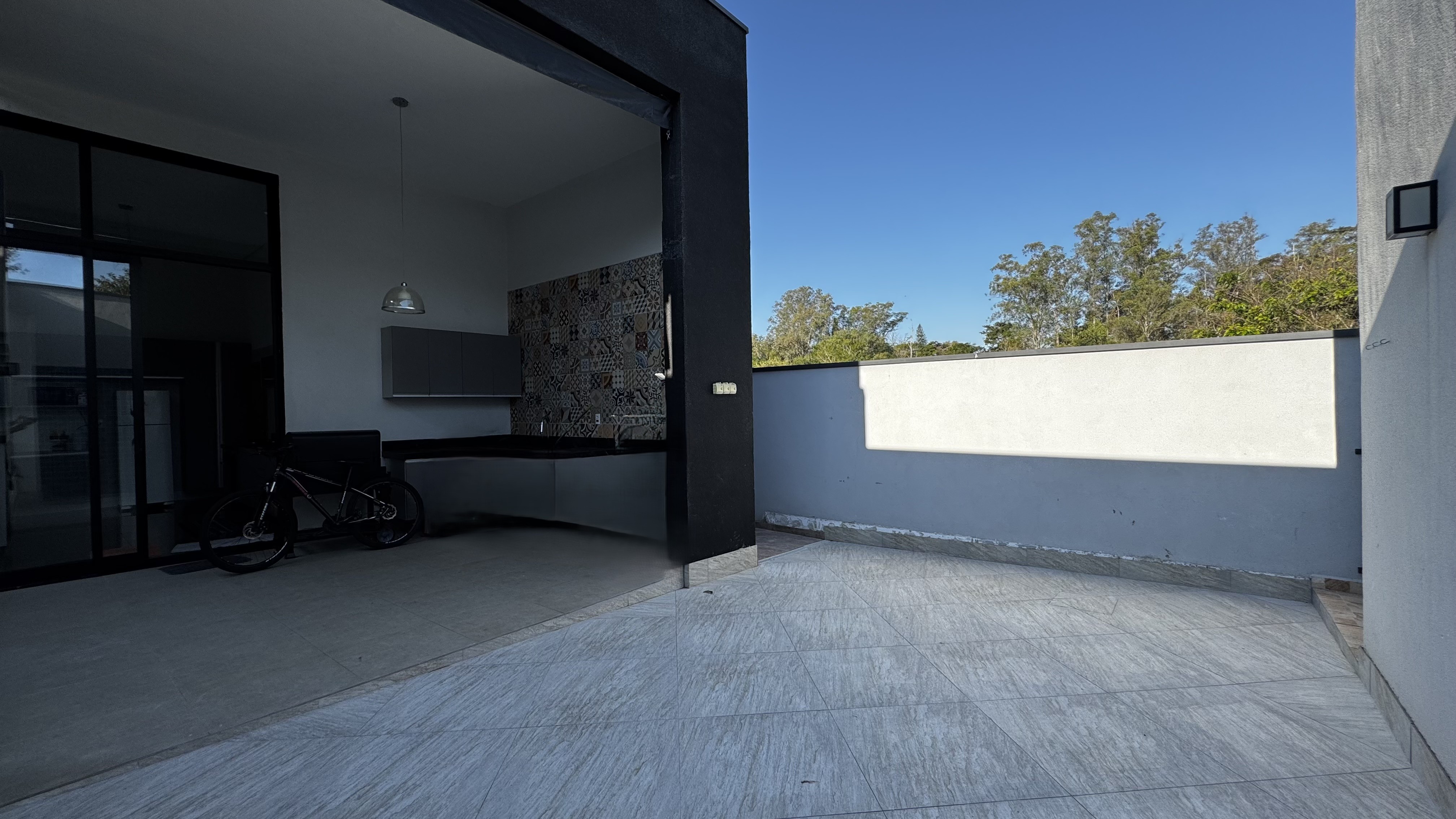 Casa para venda e locação com 3 suítes no Condomínio Reserva dos Lagos em Pindamonhangaba/SP.