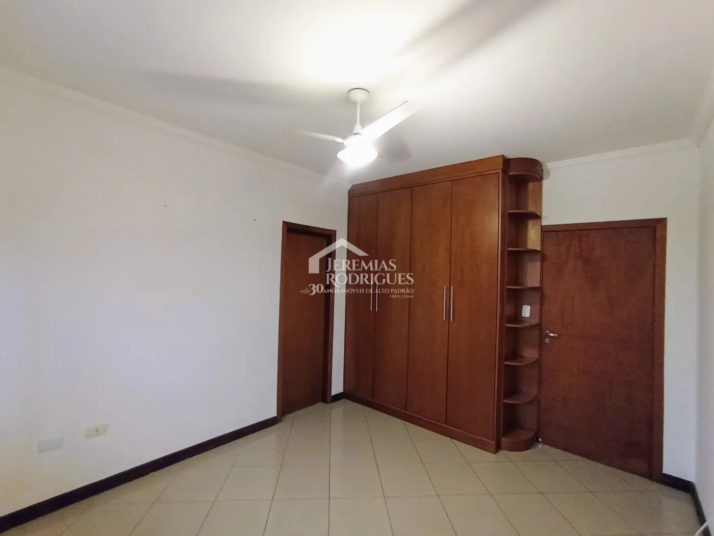 Casa para venda e locação com 3 dormitórios no Condomínio Taubaté Village em Taubaté/SP