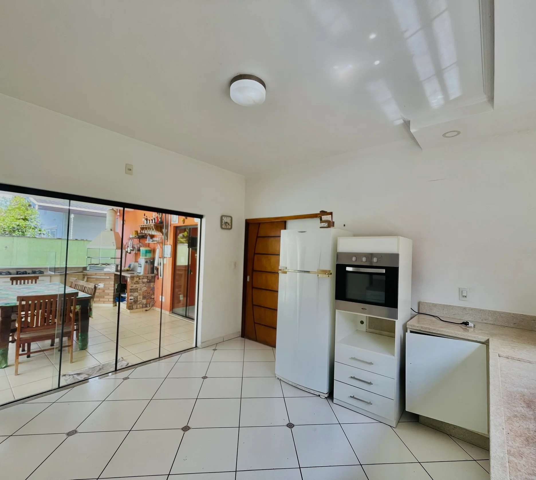 Casa à venda com 4 dormitórios no Condomínio Real Ville em Pindamonhangaba/SP. 