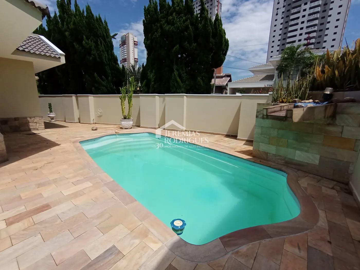 Casa para locação com 4 dormitórios no Condomínio Taubaté Village em Taubaté/SP.