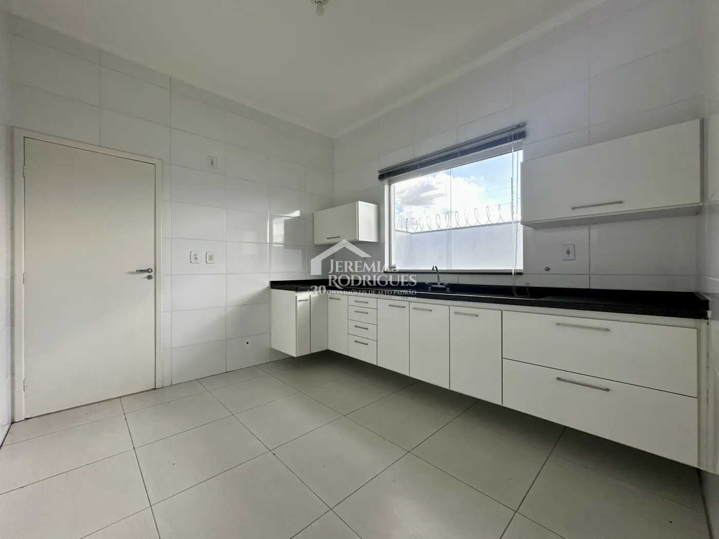 Casa para venda com 3 dormitórios no Condomínio Campos Do Conde I em Tremembé/SP