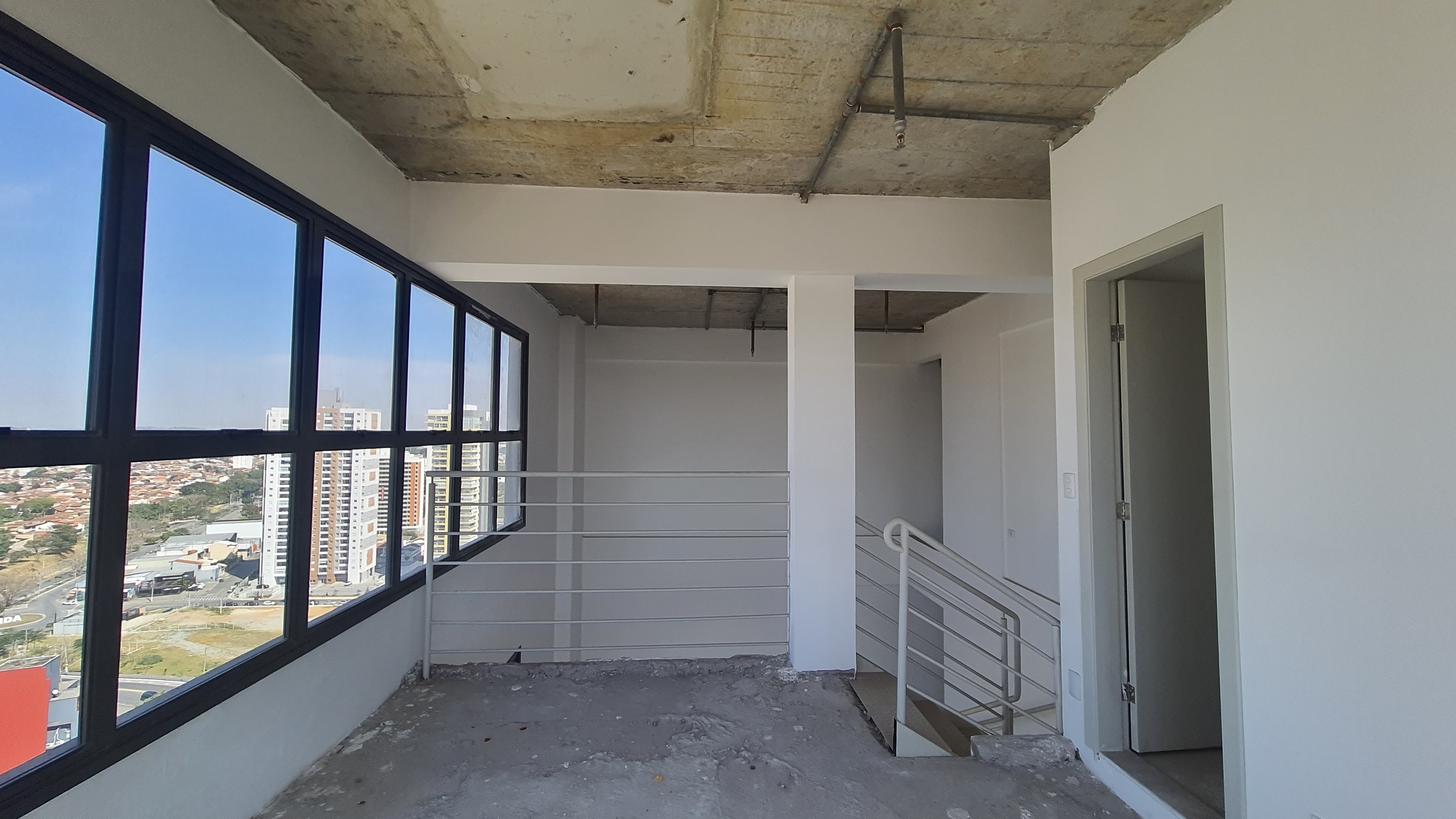 Sala comercial duplex à venda, 74 m² no Edifício The One Office Tower em Taubaté/SP.