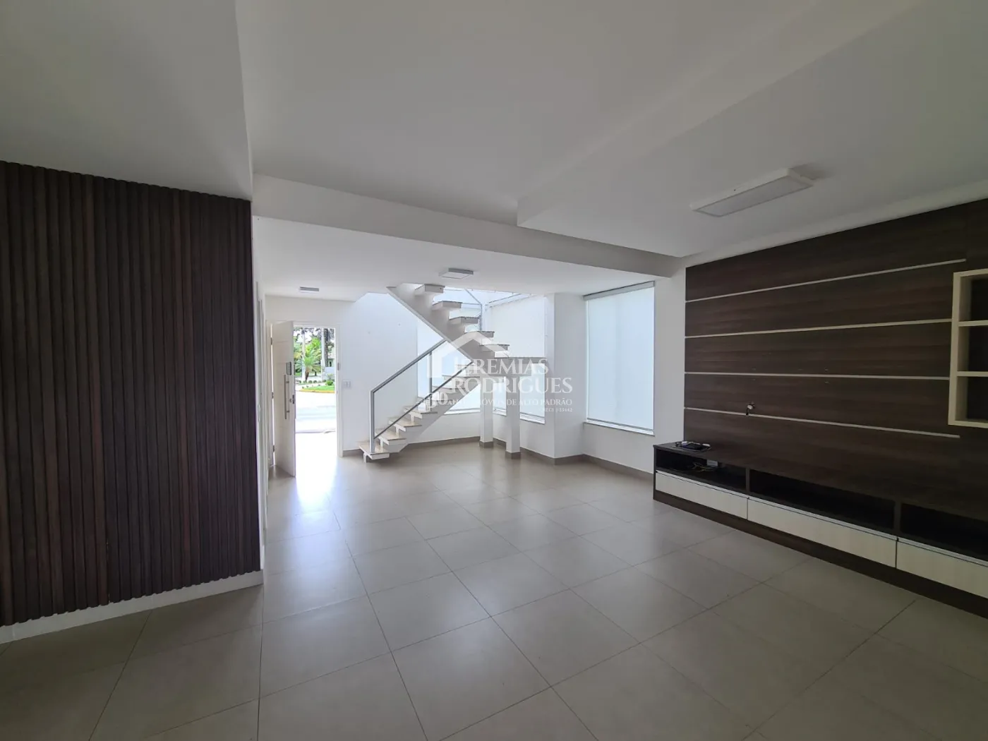 Casa com 3 dormitórios, 235 m² - Condomínio Campos do Conde I - Tremembé/SP.