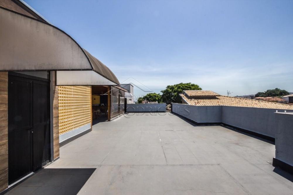 Prédio comercial à venda no Centro em Taubaté/SP. 