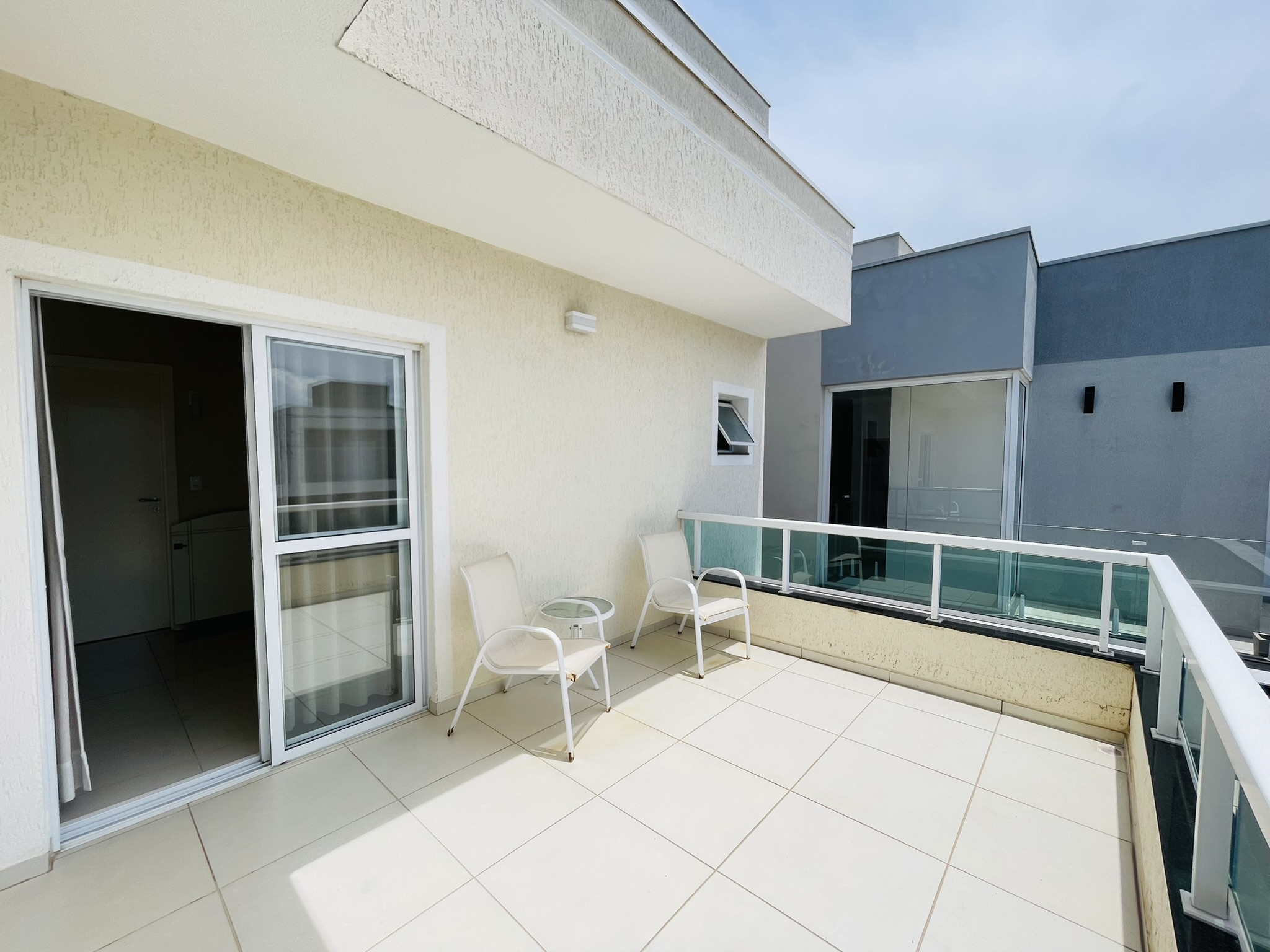 Casa à venda com 3 dormitórios no Condomínio Moema Ville em Pindamonhangaba/SP.