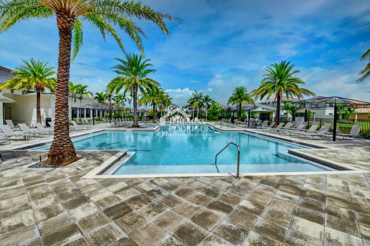 Casa com 4 dormitórios - Condomínio Dakota - Miami/ Flórida