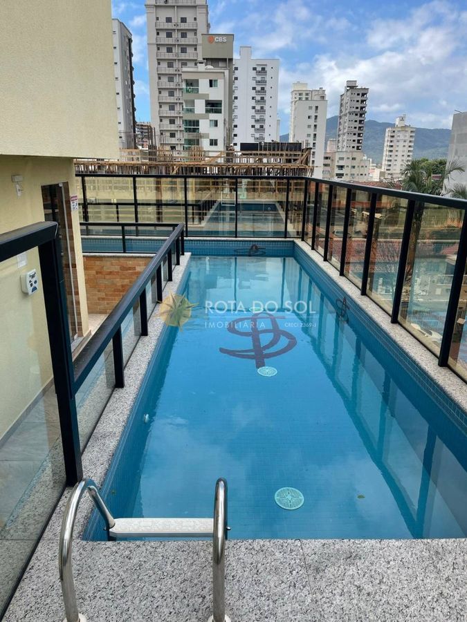 Comodoro apartamento mobiliado com 3 suítes e 2 vagas na Meia Praia Itapema SC