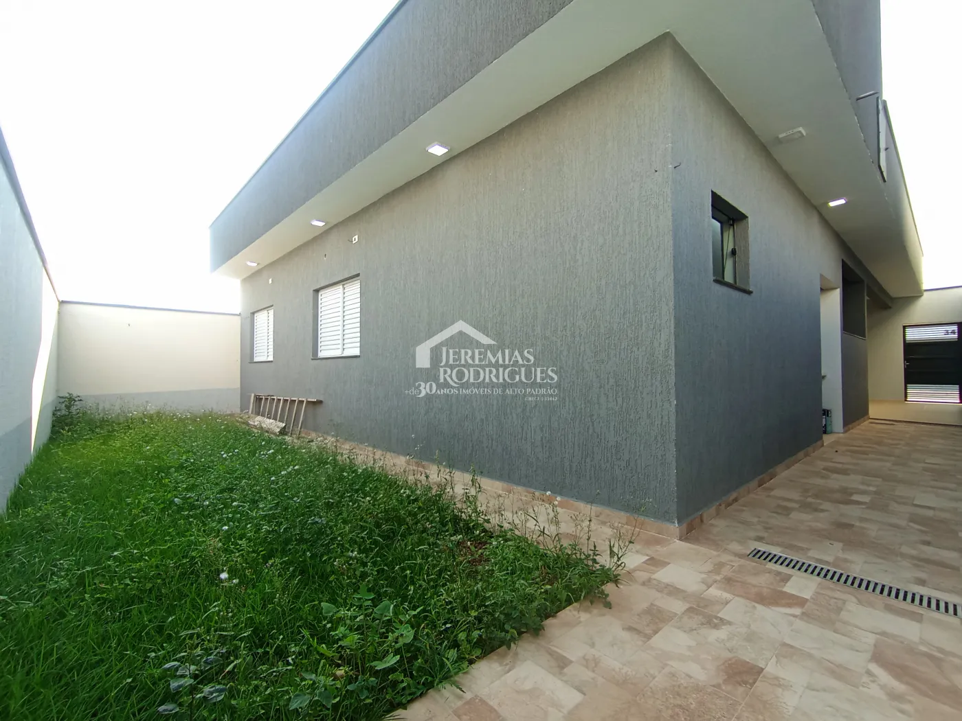 Casa à venda com 3 dormitórios no Condomínio Morada do Visconde em Tremembé/SP.