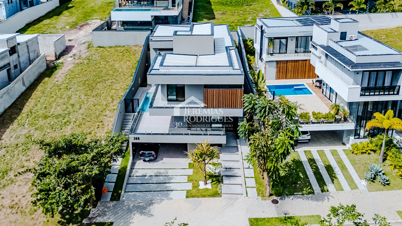 Casa à venda com 4 suítes no Condomínio Residencial Alphaville II em São José dos Campos/SP.