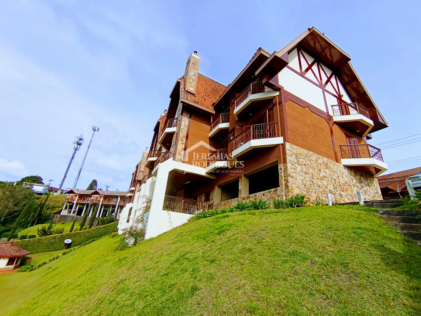 Apartamento para venda com 4 dormitórios no Edifício Solar Bela Vista em Campos do Jordão/SP