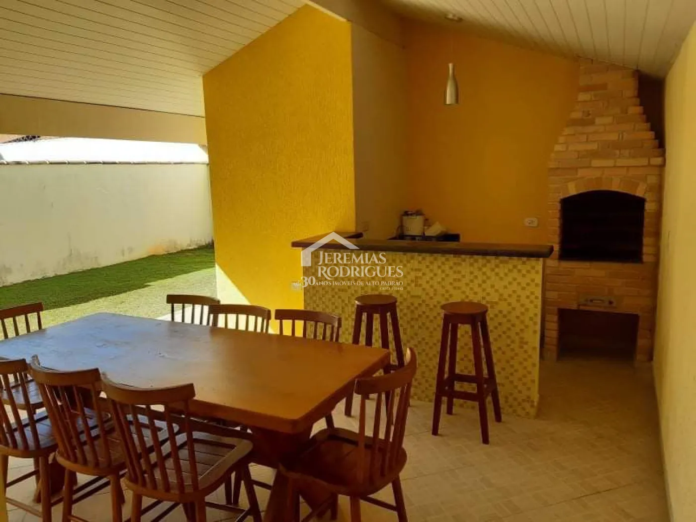 Casa à venda com 3 dormitórios no Condomínio Jatobá em Tremembé/SP.