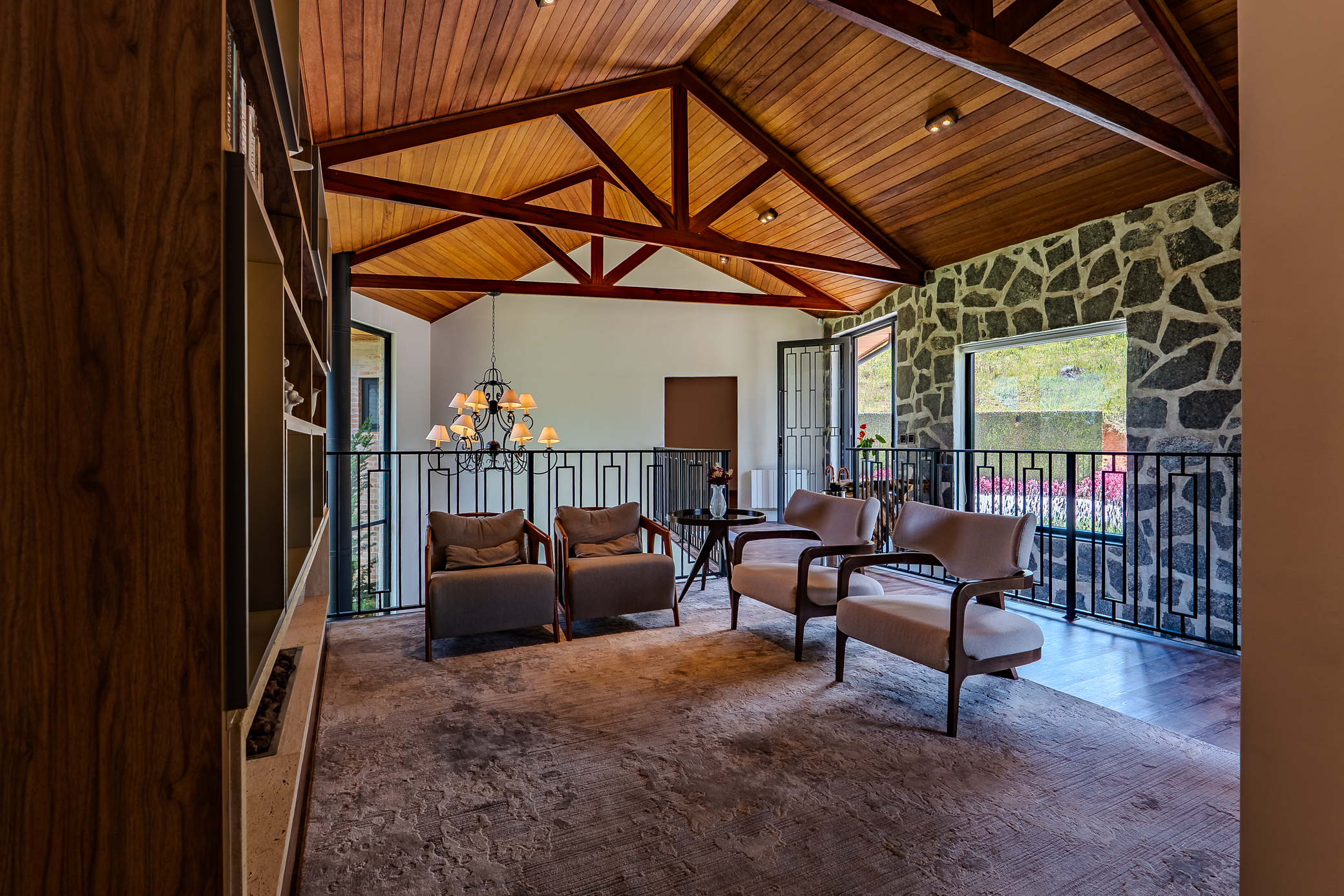 Mansão à venda com 5 suítes no Condomínio Reserva Figueiredo em Campos do Jordão/SP. 