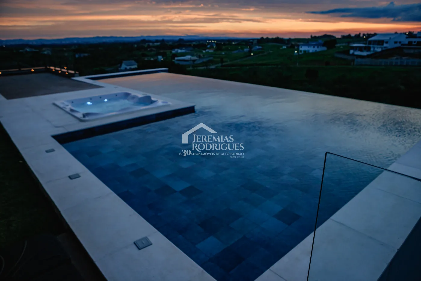 Casa com 3 suítes, 611 m² - Condomínio Village da Serra - Tremembé/SP