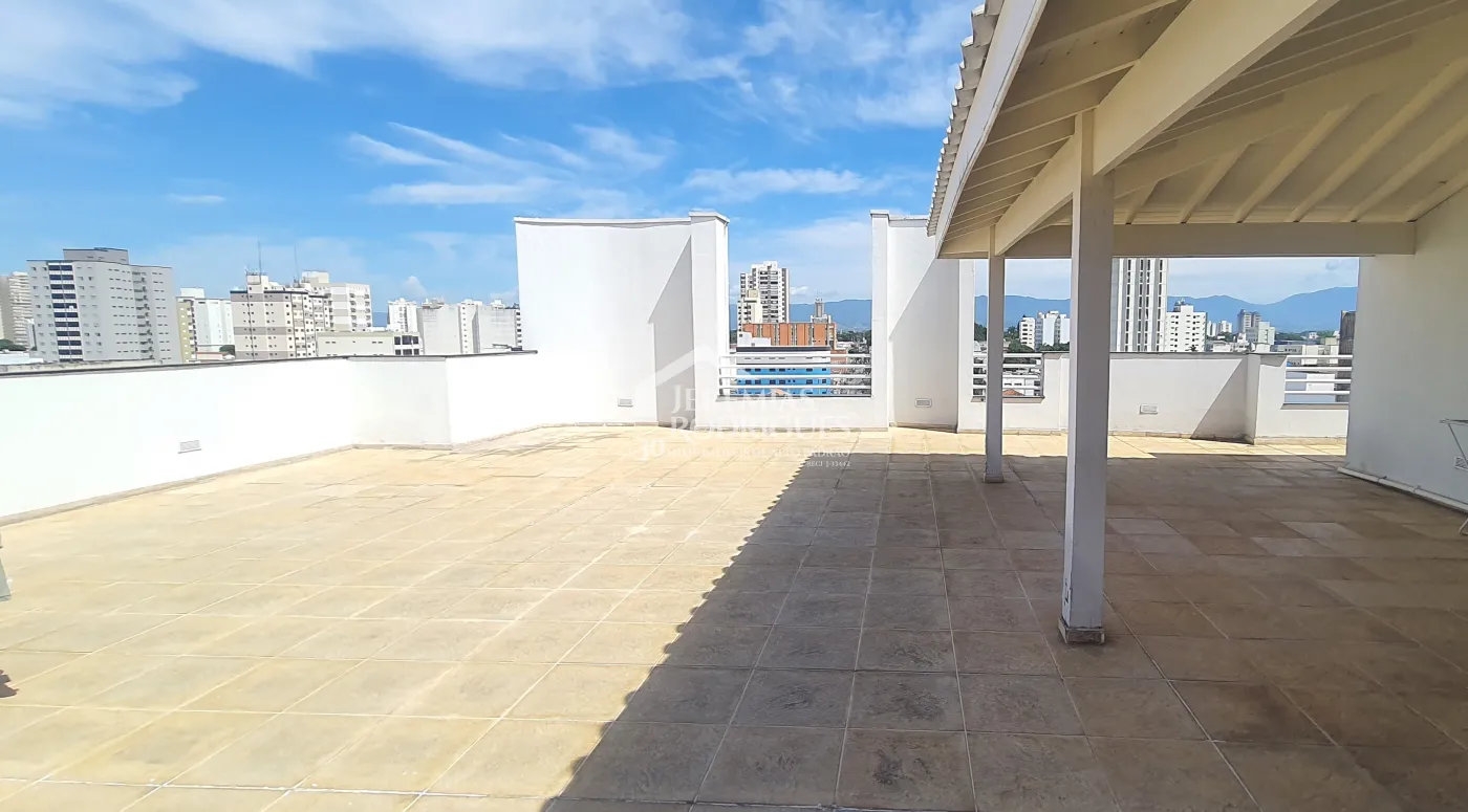 Prédio para venda com 32 kitnets mobiliadas e 07 lojas com renda no centro de Taubaté/SP