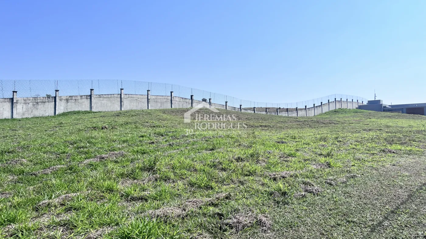 Terreno com 1.000 m² - Condomínio Village da Serra - Tremembé/SP.