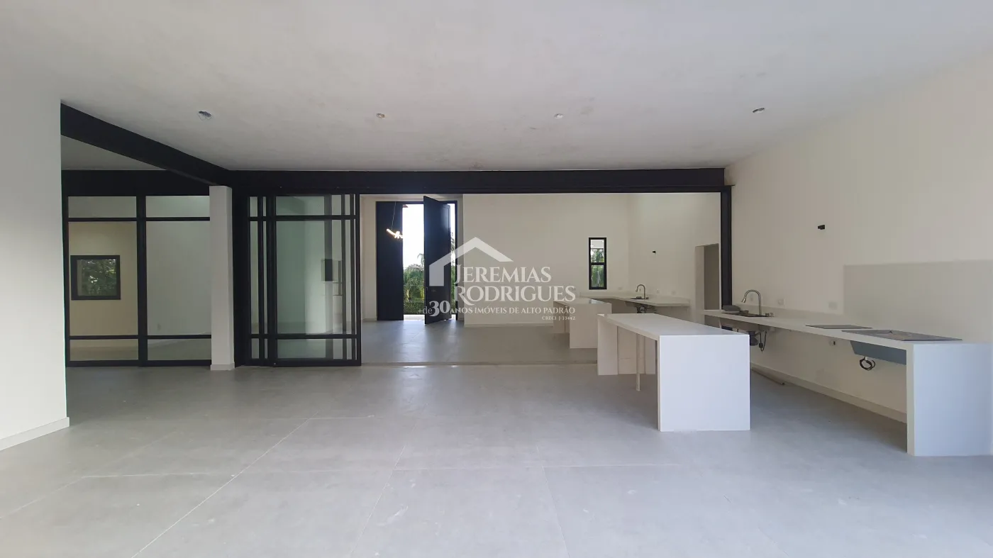 Casa à venda com 3 suítes no Condomínio Chácaras Cataguá em Taubaté/SP.