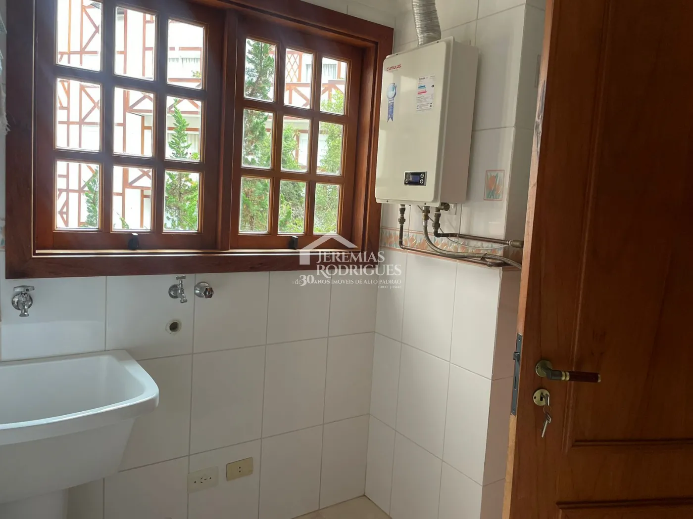 Apartamento com 3 dormitórios, 186 m² -  Condomínio Nouvelle Ville - Campos do Jordão/SP