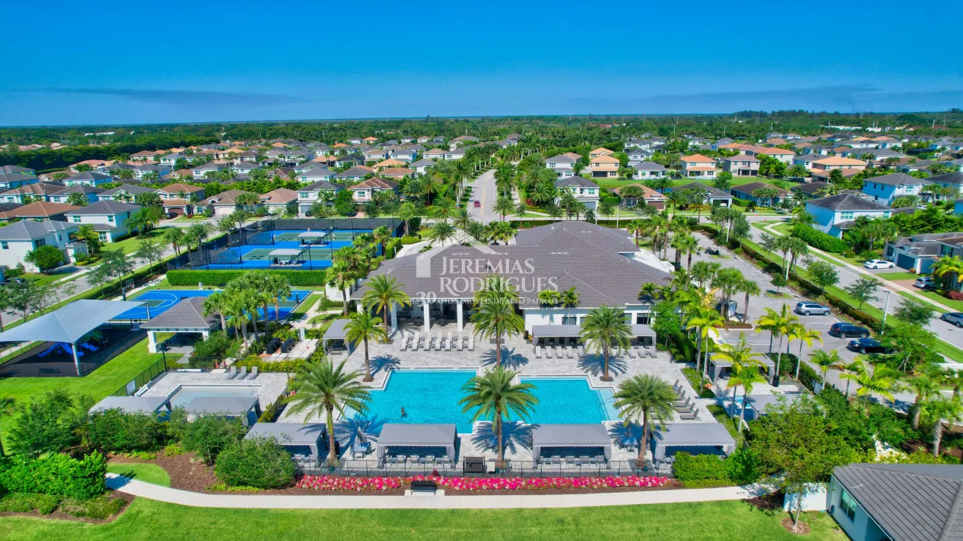 Casa com 4 dormitórios - Condomínio Dakota - Miami/ Flórida