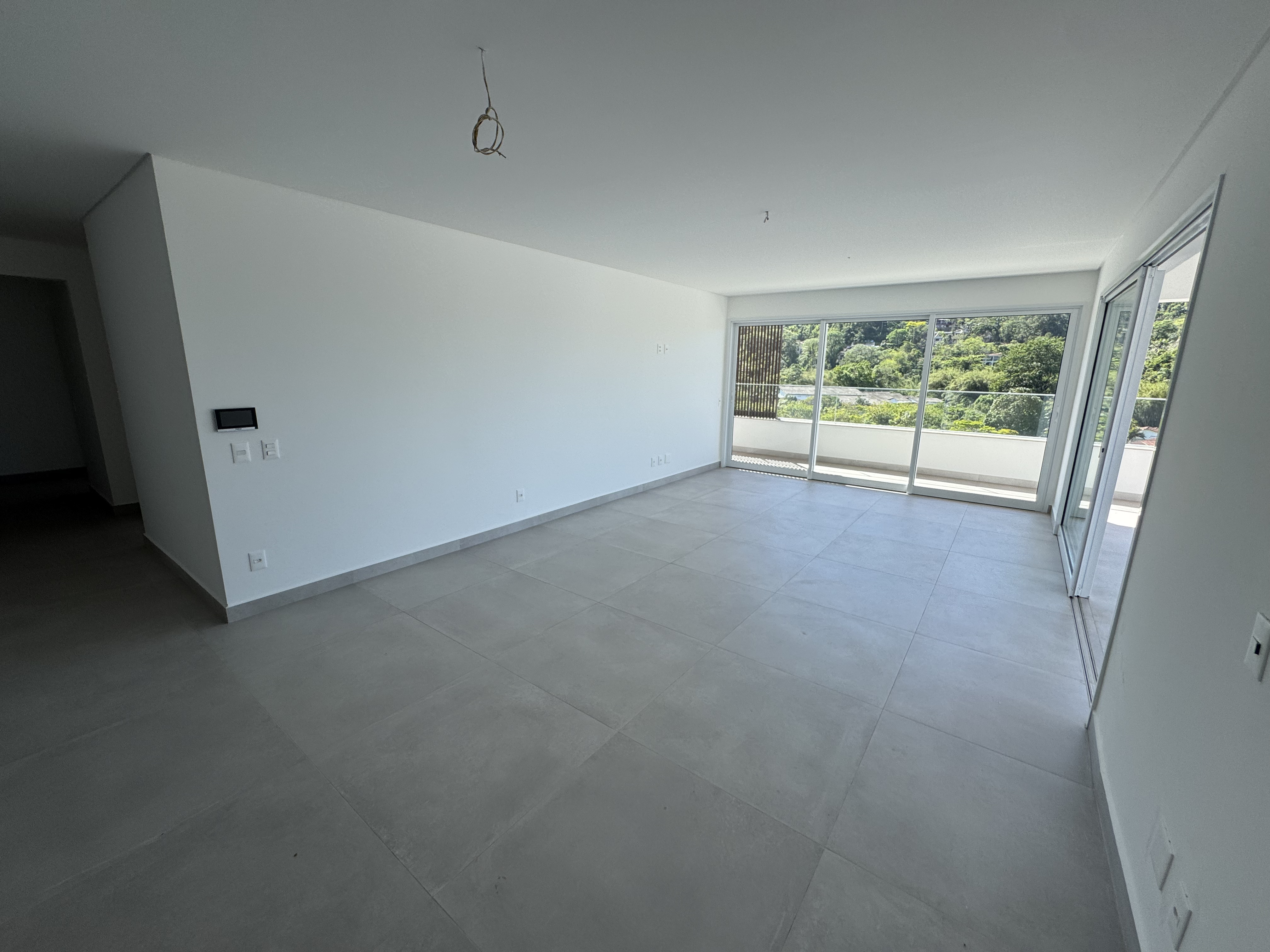 Apartamento à venda com 3 suítes no Condomínio Ankor Residencial em Ubatuba/SP.
