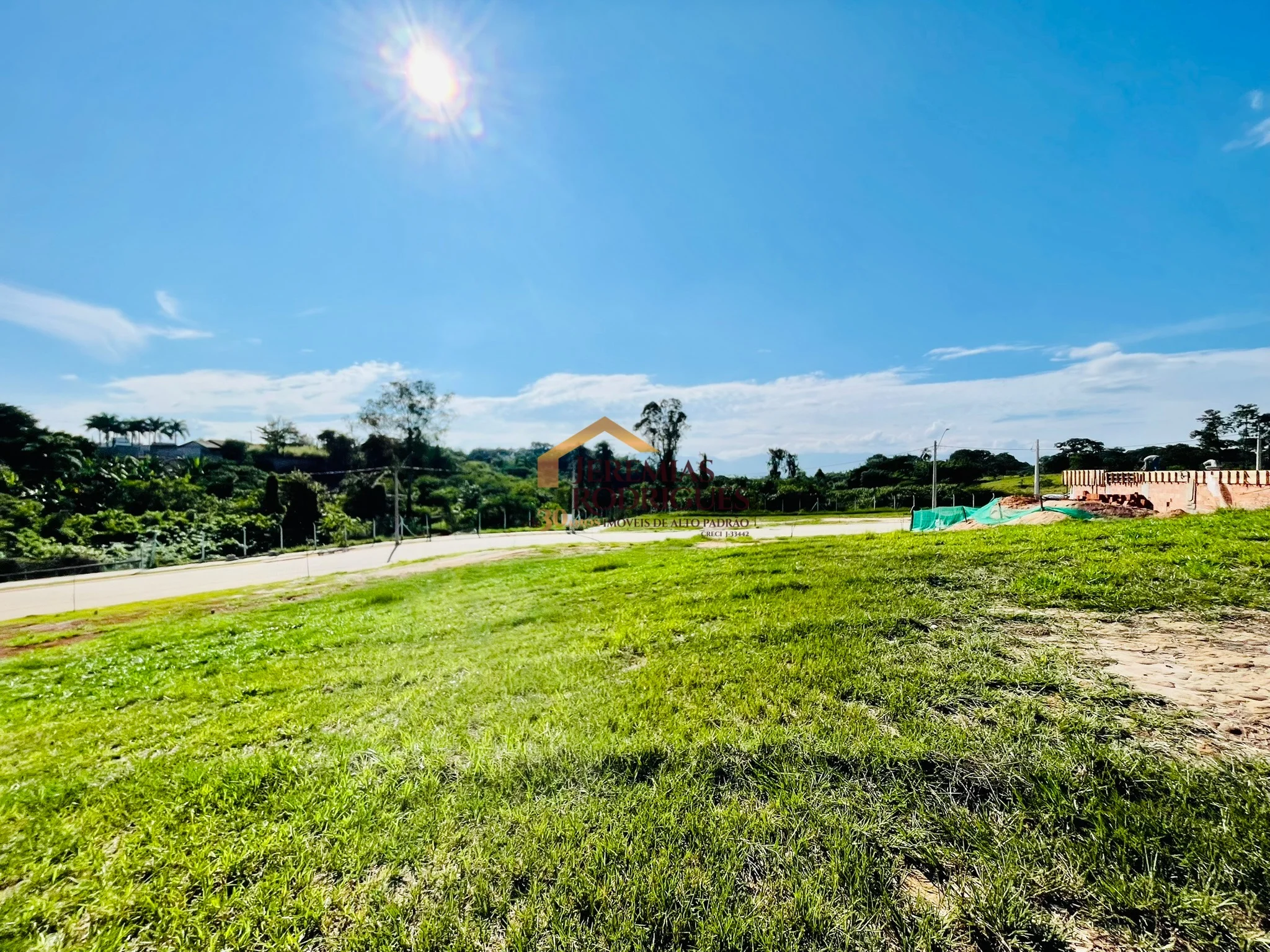 Terreno á venda no Condomínio Di Fiori em Taubaté/SP.