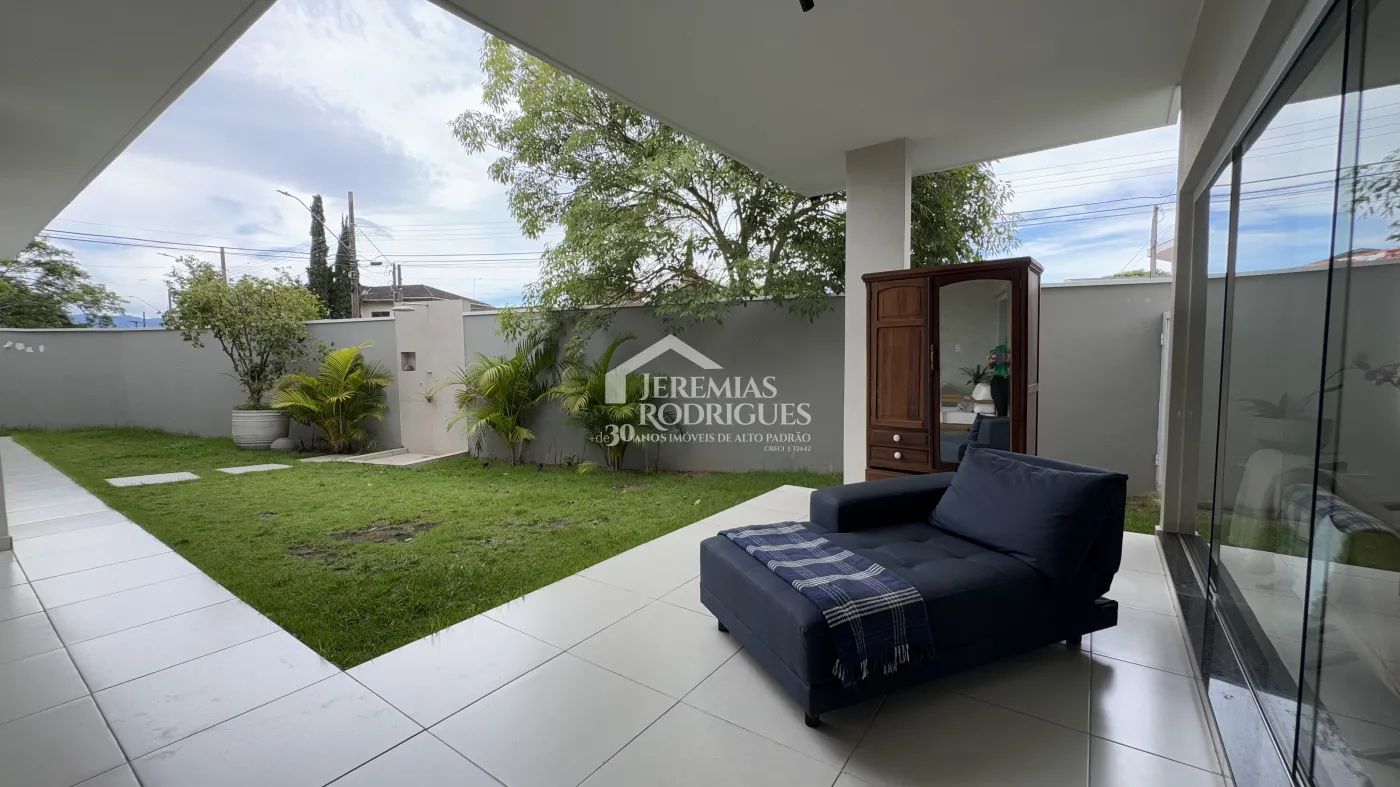 Casa à venda com 3 suítes no Condomínio Real Ville em Pindamonhangaba/SP.