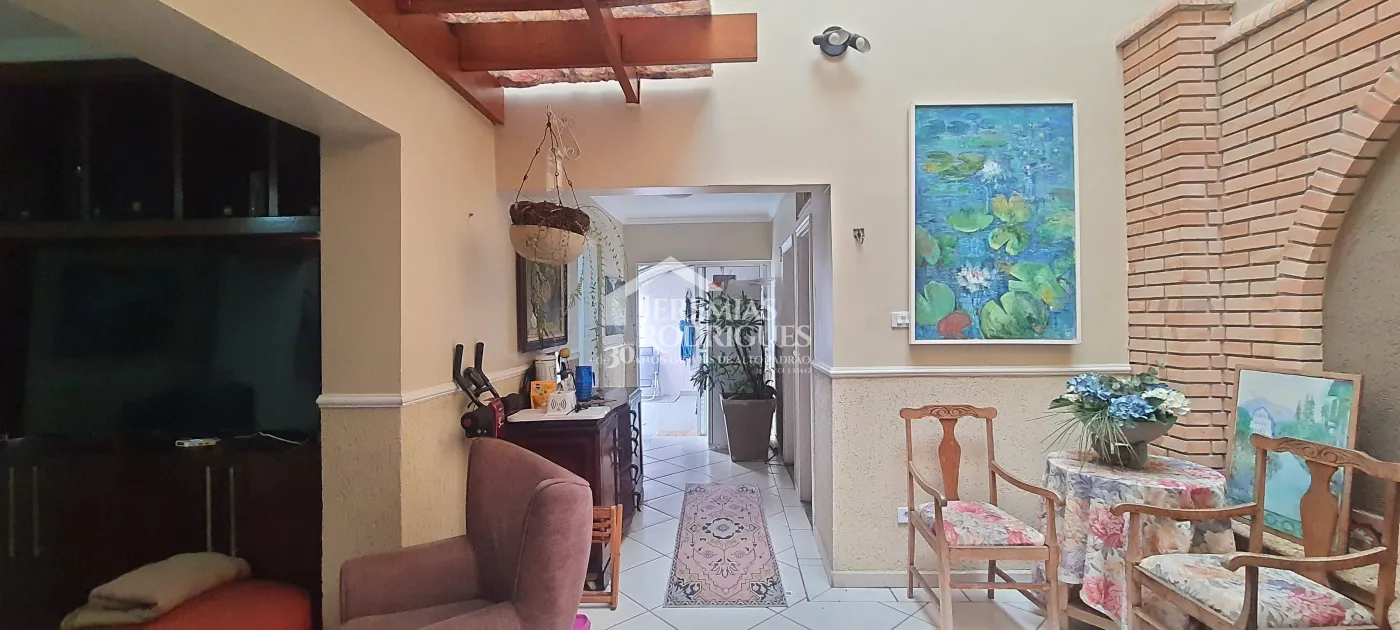 Casa para locação com 5 dormitórios no Centro em Taubaté/SP.