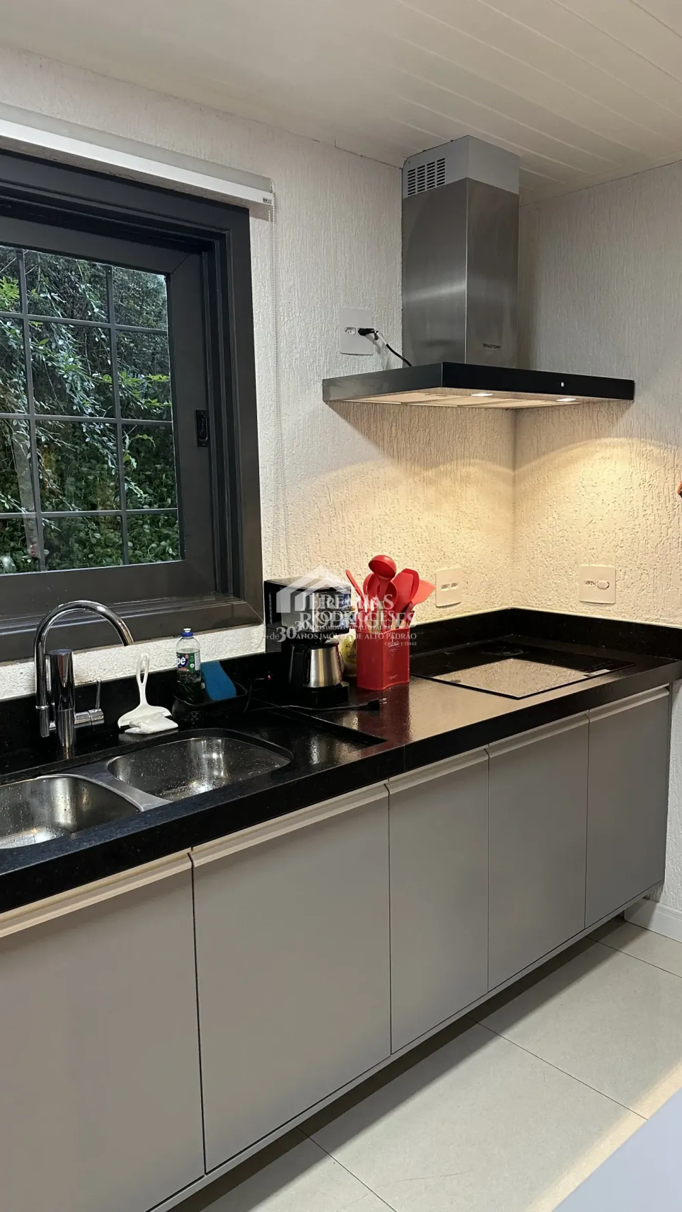 Casa à venda com 5 suítes no bairro Nova Capivari em Campos do Jordão/SP