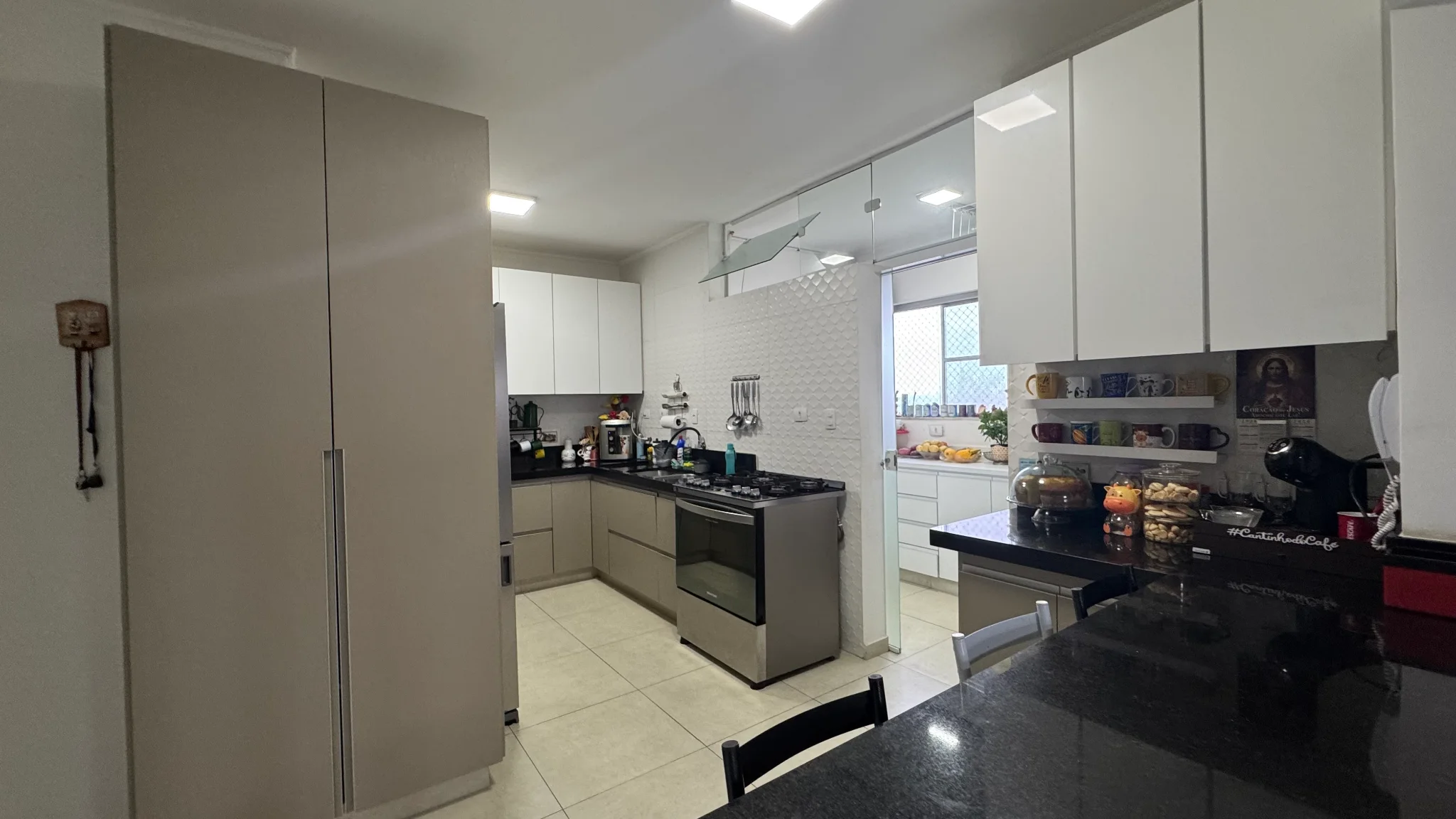 Apartamento à venda no Edifício Serra da Mantiqueira em Pindamonhangaba/SP. 