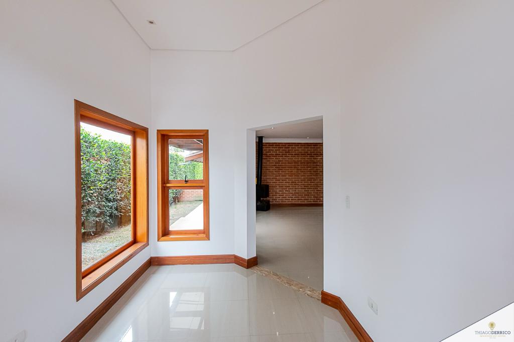 Casa para venda e locação com 4 dormitórios no Condomínio Colonial Village I em Pindamonhangaba/SP.