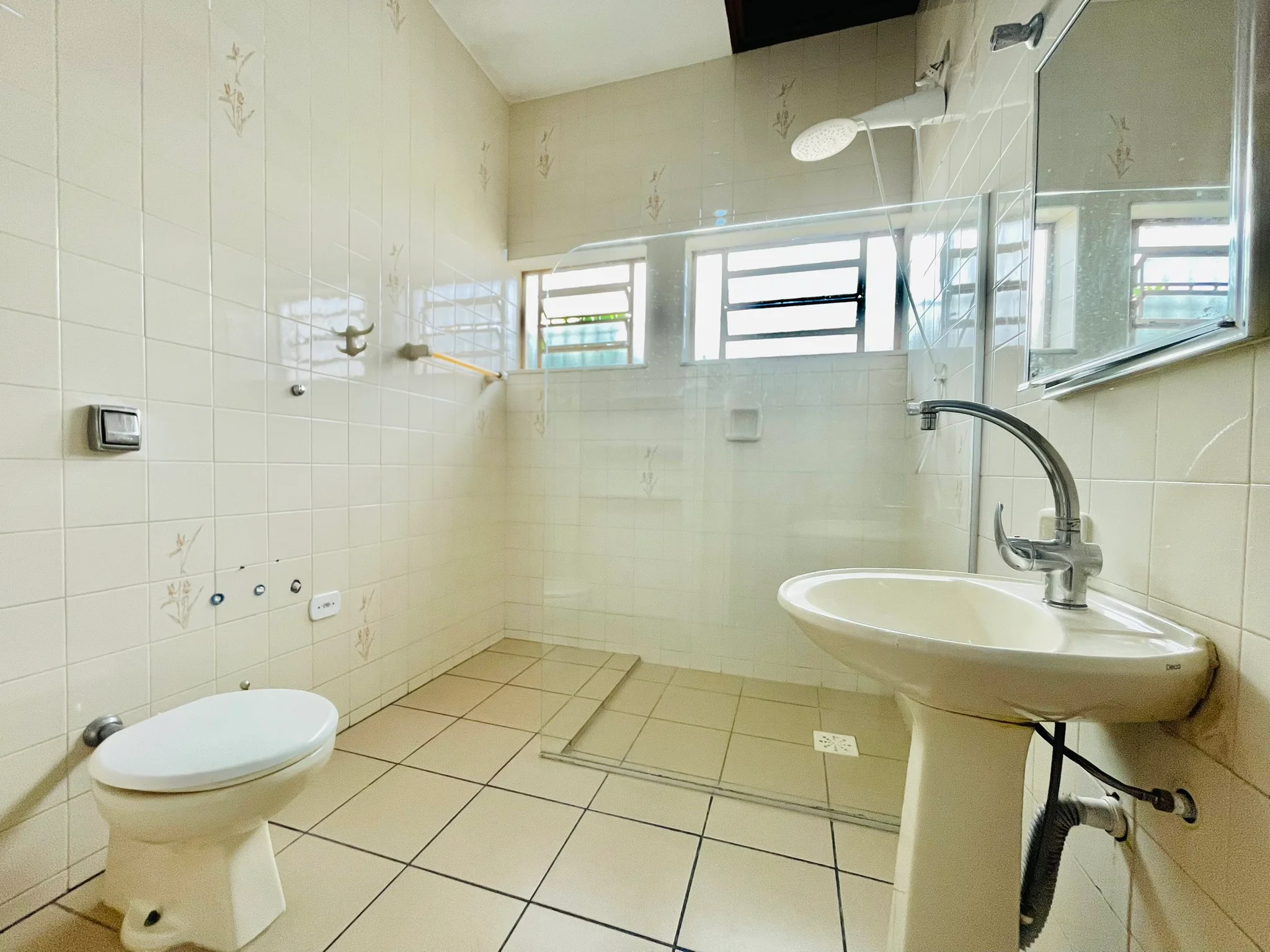 Casa para venda e locação no bairro Jardim das Nações em Taubaté/SP. 