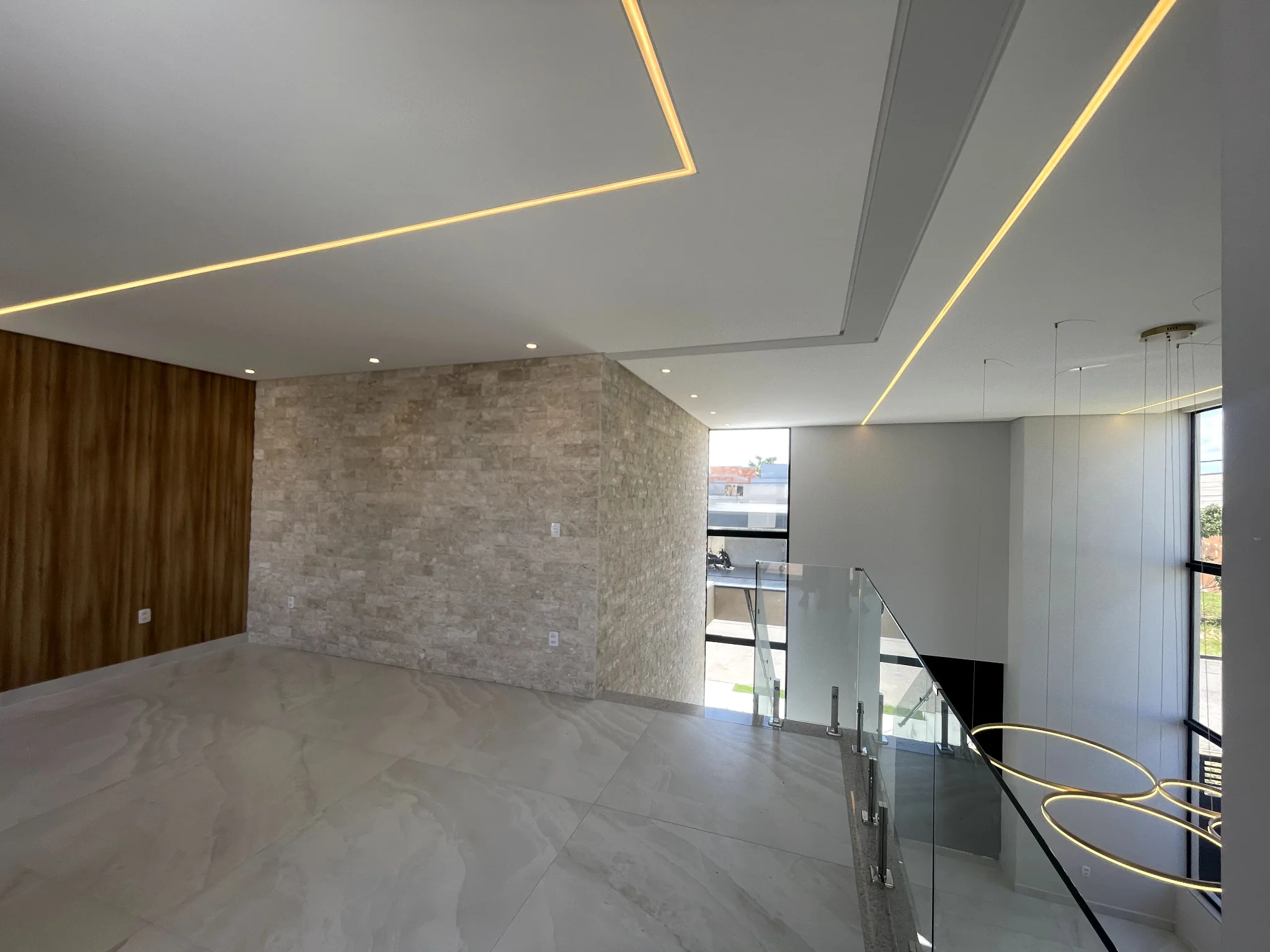 Casa para venda e locação com 3 dormitórios no Condomínio Terras do Vale em Caçapava/SP. 