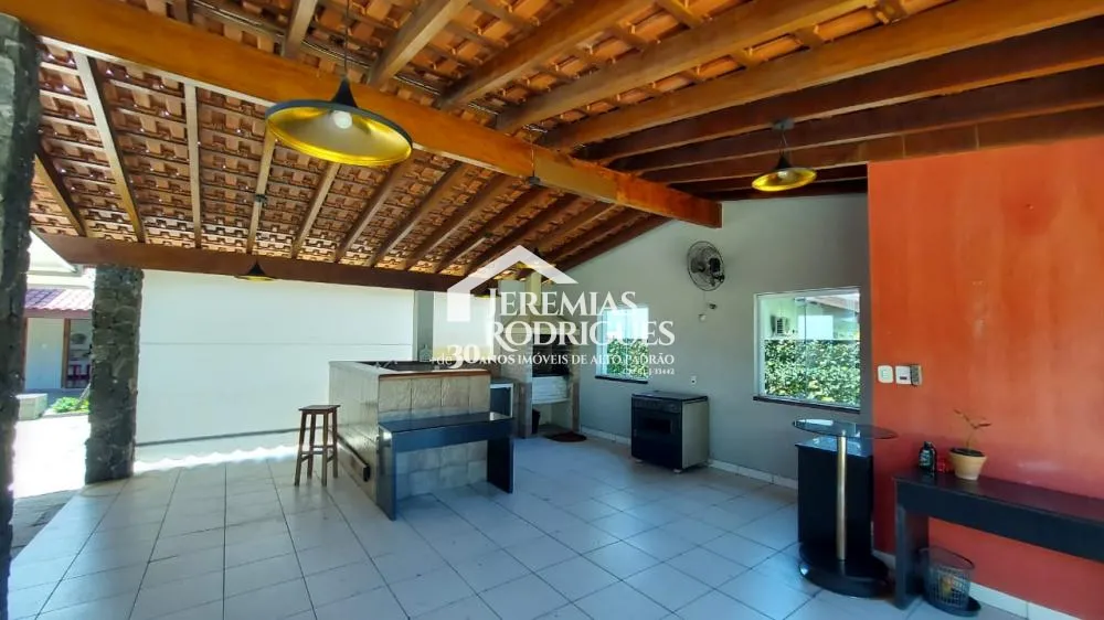 Casa térrea com 5 dorm - Condomínio Village Paineiras.