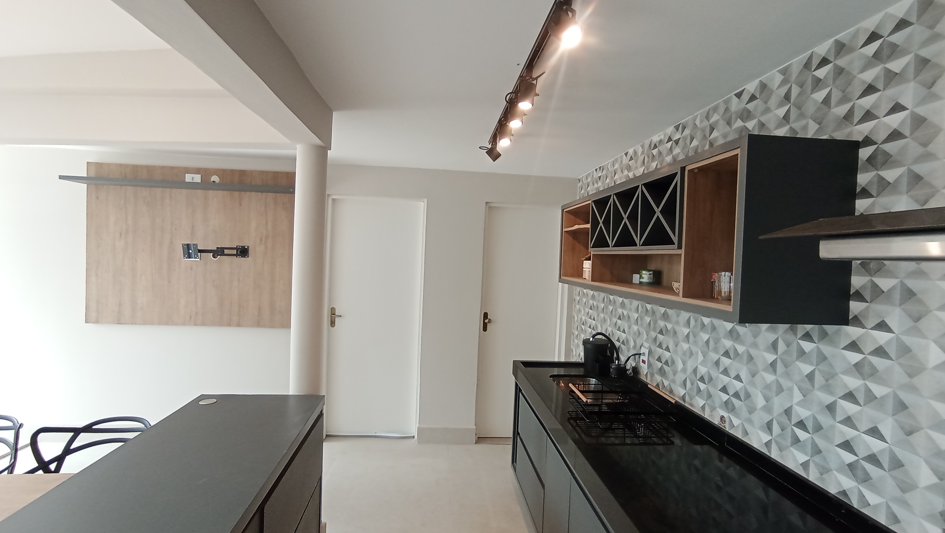 Casa à venda com 3 dormitórios no Condomínio Portal do Sol em Tremembé/SP.