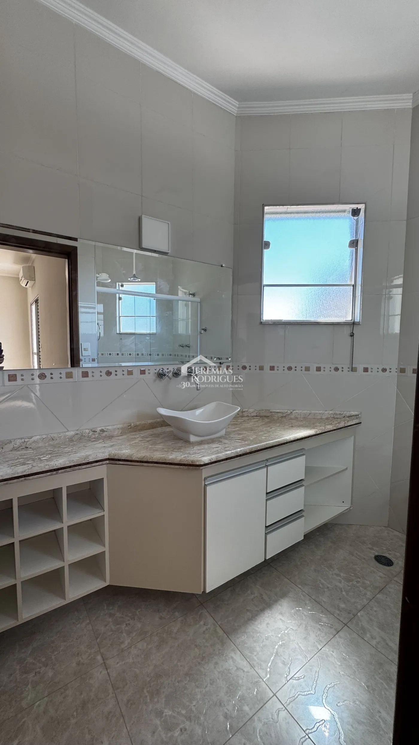 Casa para venda com 4 suítes no Condomínio Real Ville em Pindamonhangaba/SP