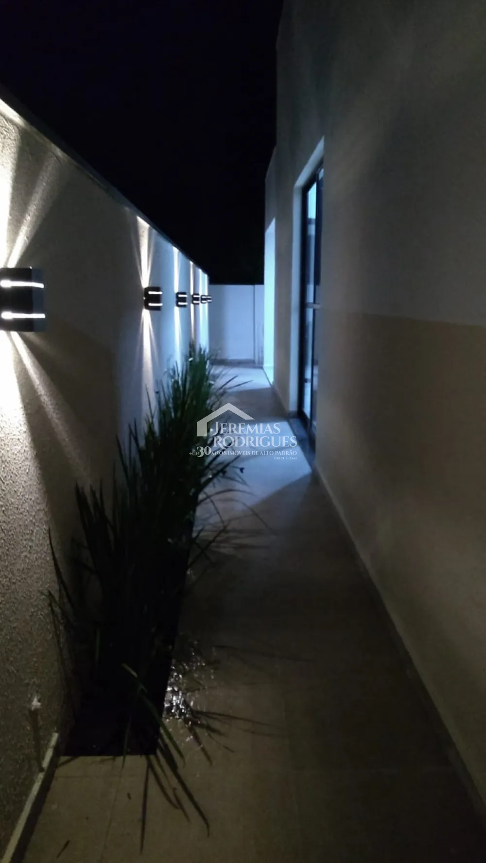 Casa à venda com 3 suítes - Condomínio Pérola do Vale - Tremembé/SP.