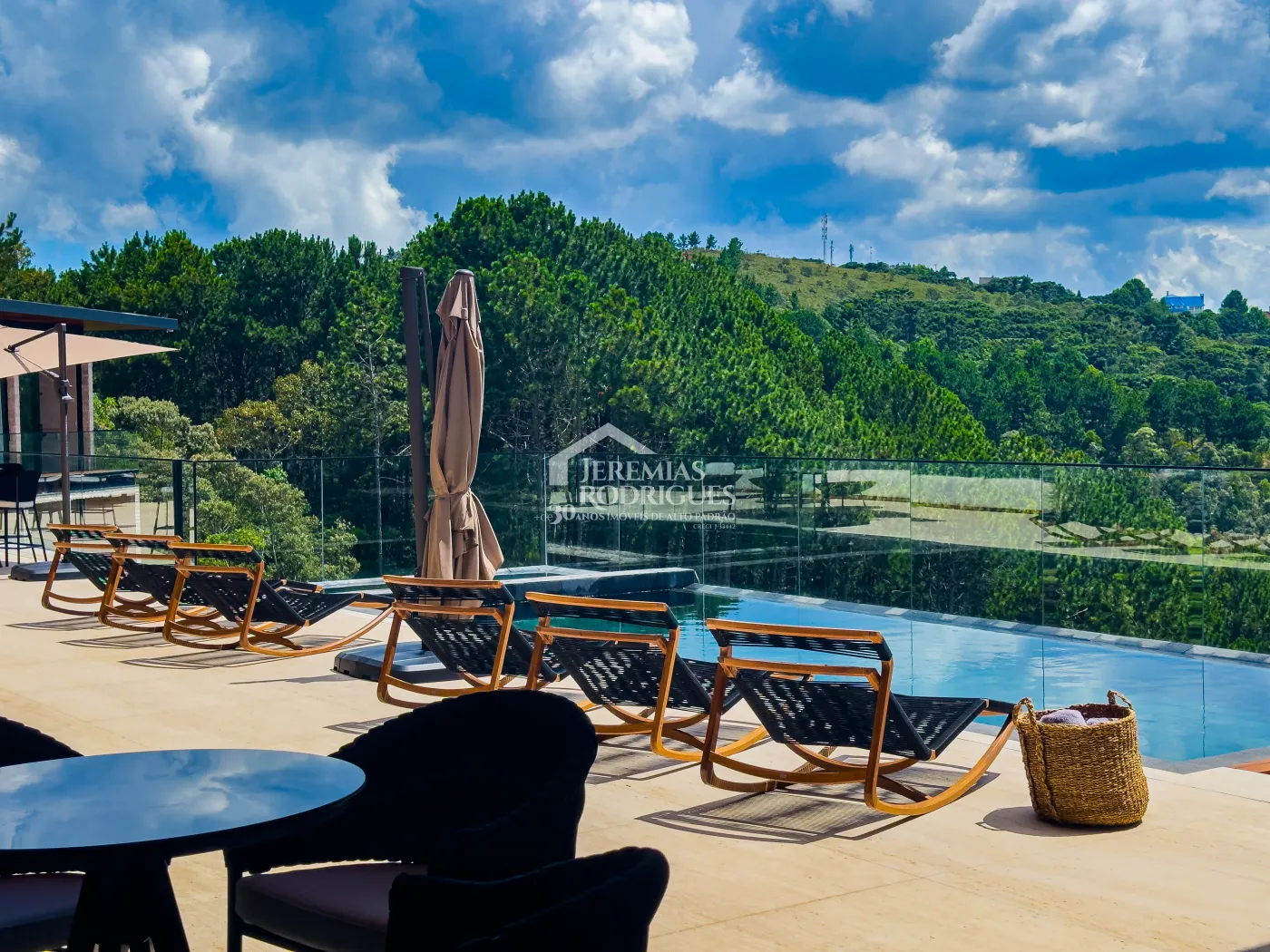 Mansão à venda com 11 suítes no Condomínio Gran Ville em Campos do Jordão/SP.