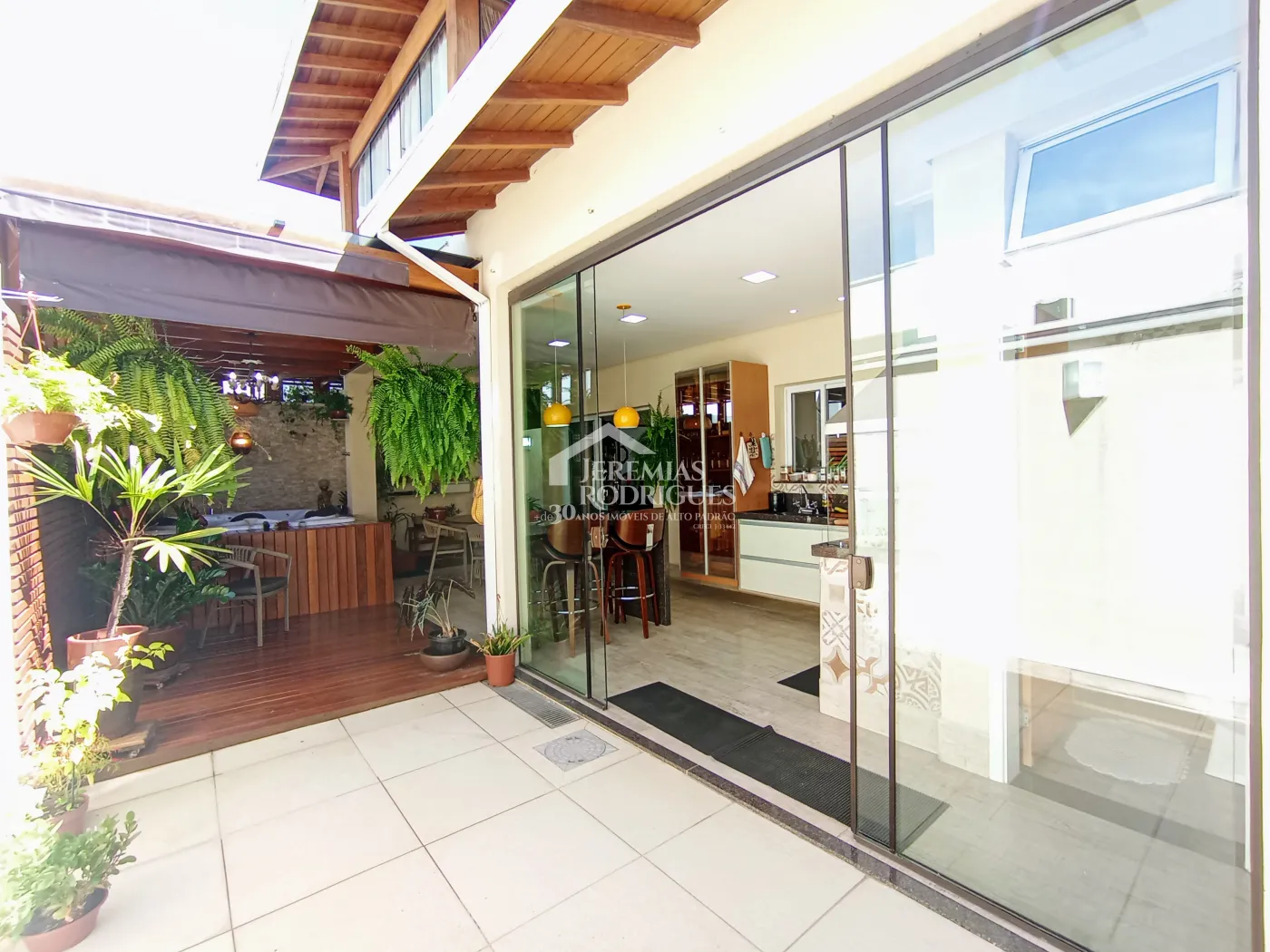 Casa para venda com 3 dormitórios no Condomínio Campos Do Conde II Versailles em Tremembé/SP