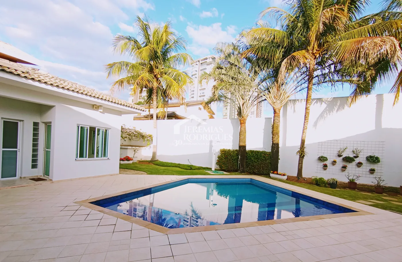 Casa à venda com 4 dormitórios no Condomínio Taubaté Village em Taubaté/SP.