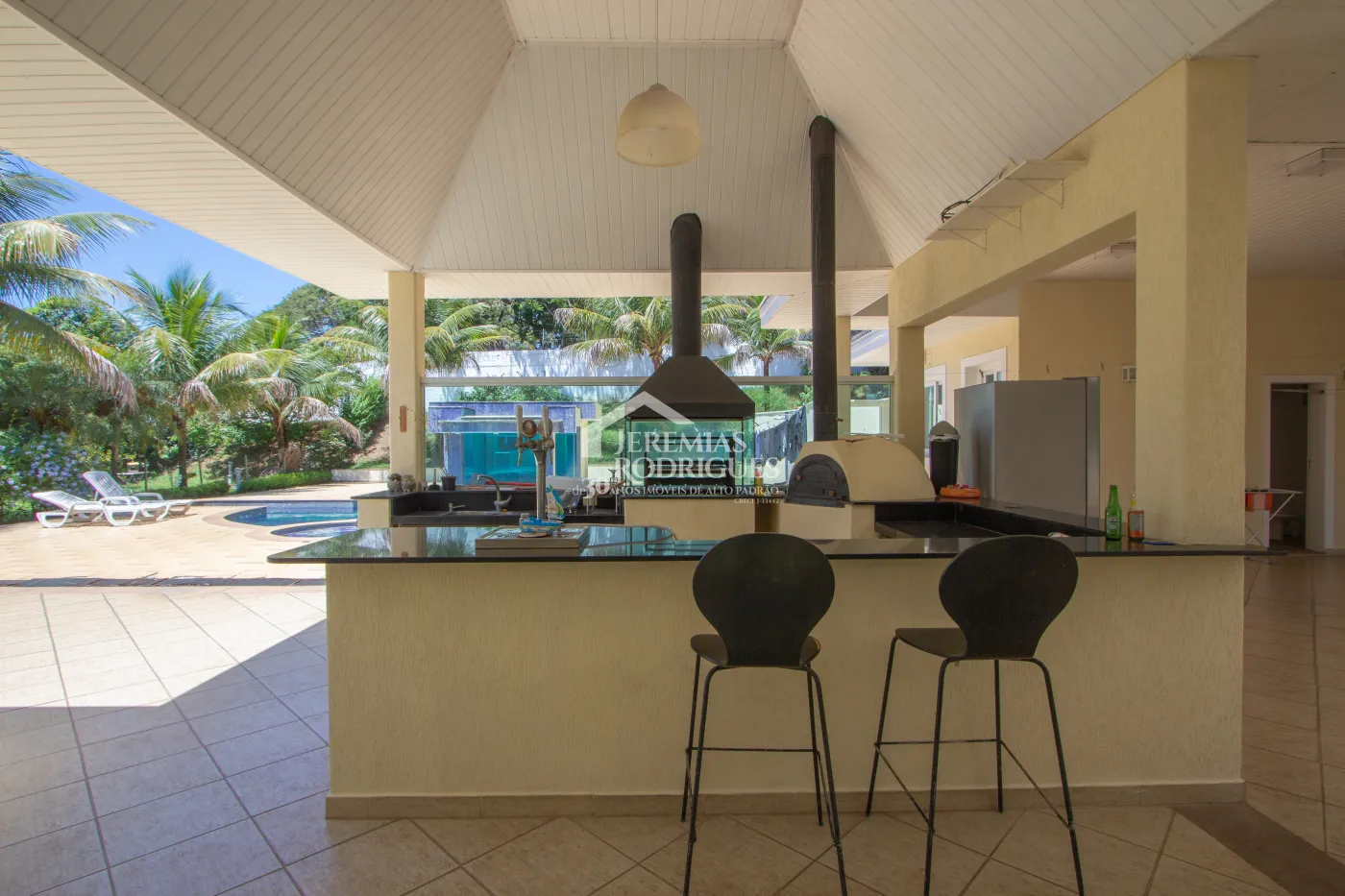 Casa para venda com 4 suítes no Condomínio Residencial dos Pinheiros em Caçapava/SP