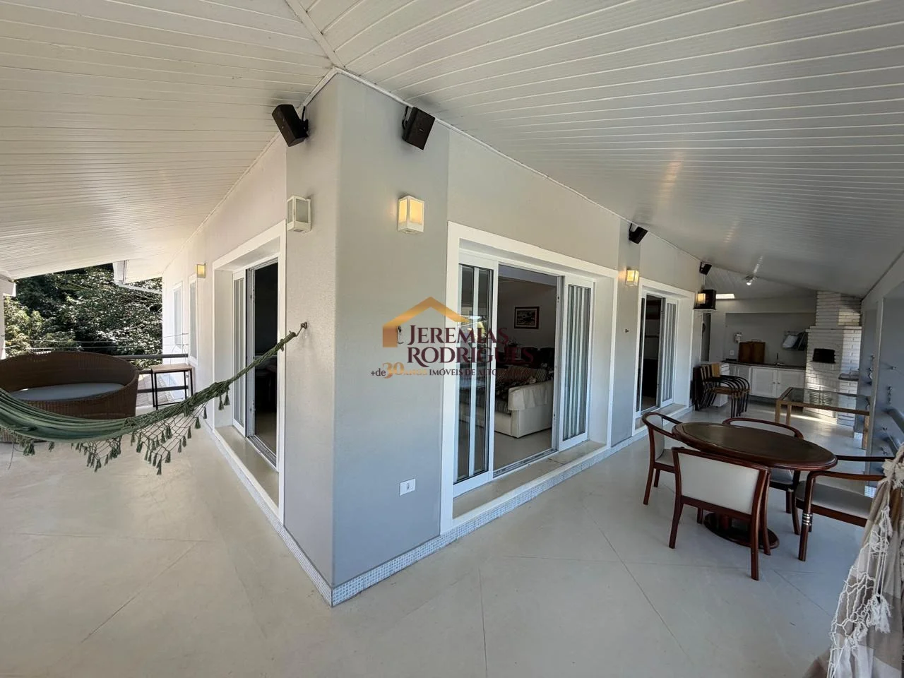 Casa à venda no Condomínio Santa Rita em Ubatuba/SP.