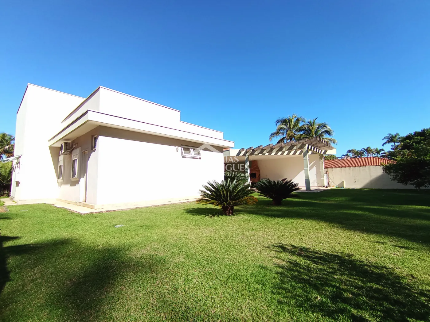 Casa à venda com 4 dormitórios no Condomínio Village Paineiras em Pindamonhangaba/SP