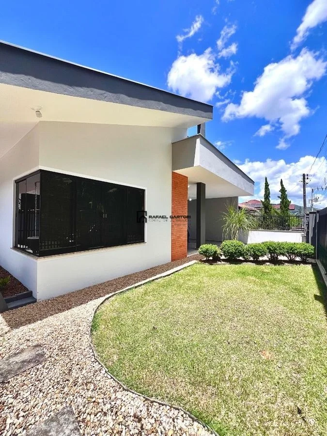 CASA COM 03 QUARTOS NO INICIO DE GUARAMIRIM