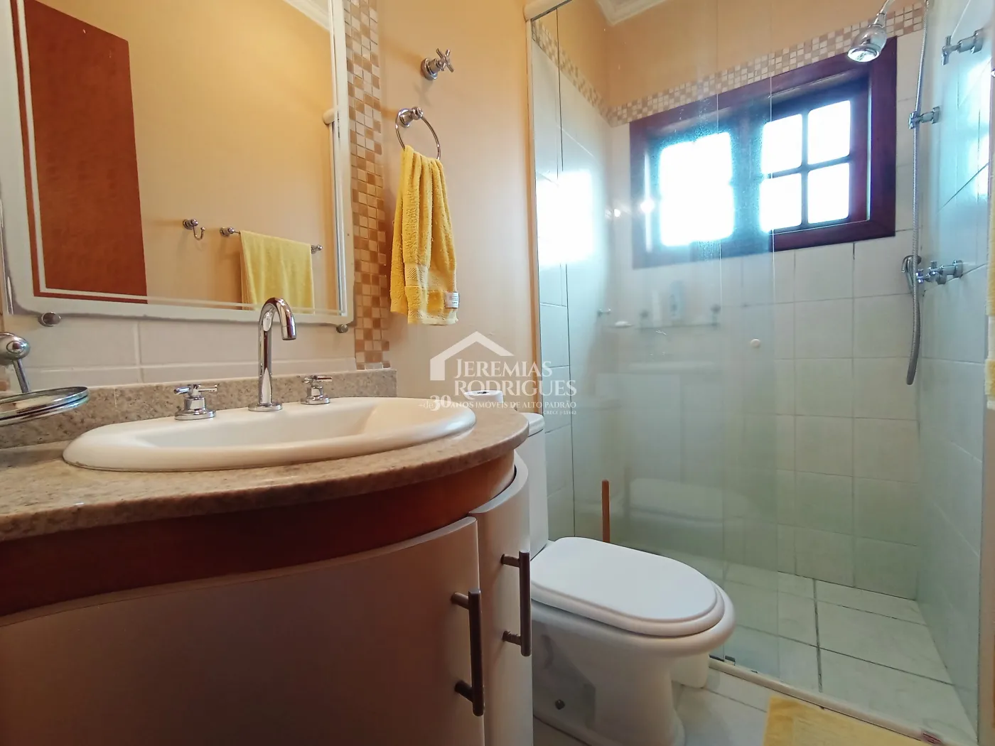 Casa à venda com 3 dormitórios no Condomínio Chácaras Cataguá em Taubaté/SP