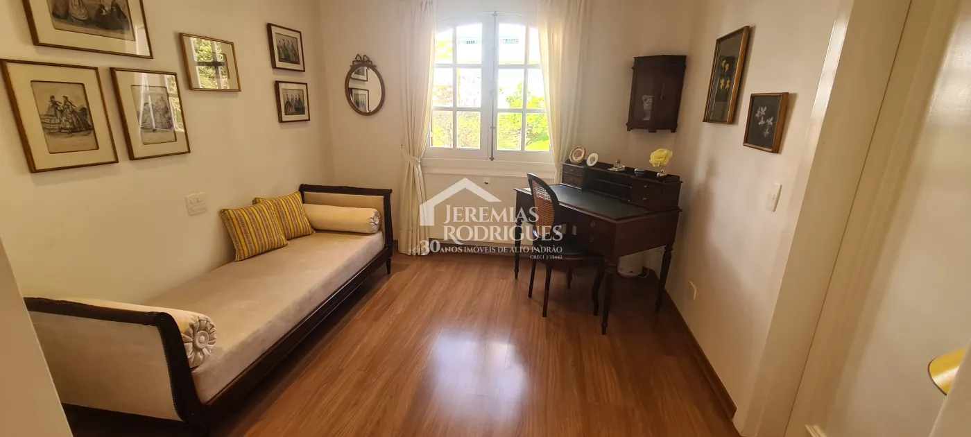 Apartamento à venda com 4 suítes no Edifício Evergreen em Campos do Jordão/SP